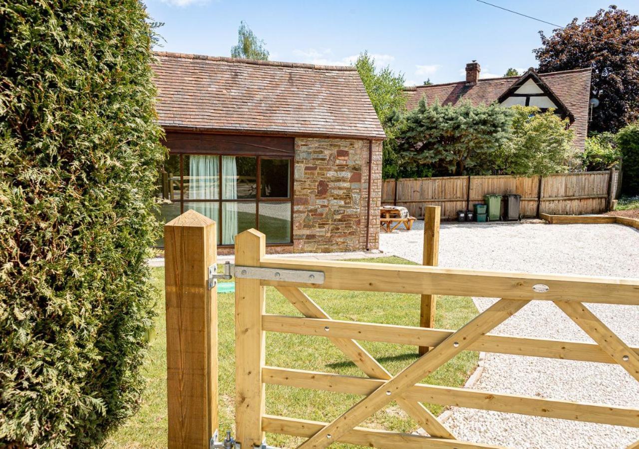 The Barn In Longhope - Luxury Barn Conversion Kültér fotó
